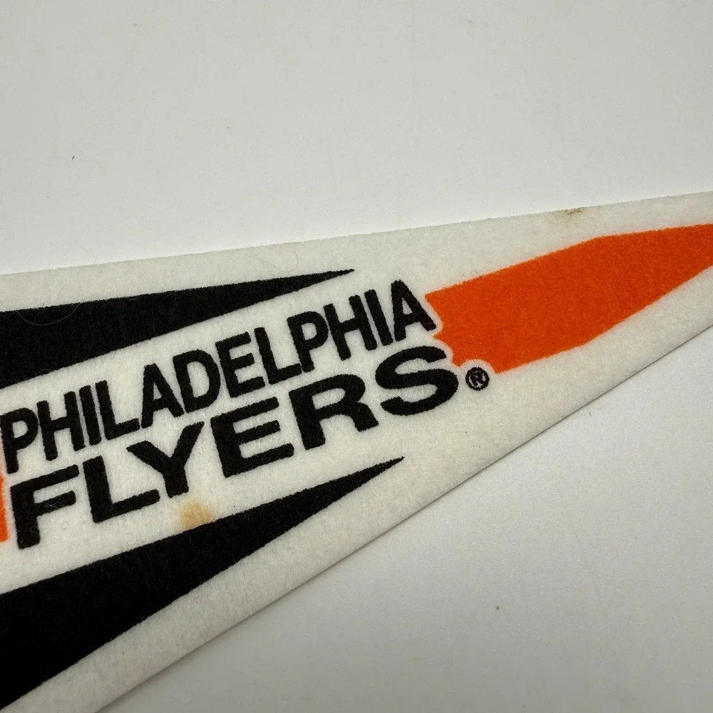 Philadelphia Flyers Vintage 90s Trench NHL Hockey Mini Pennant 9